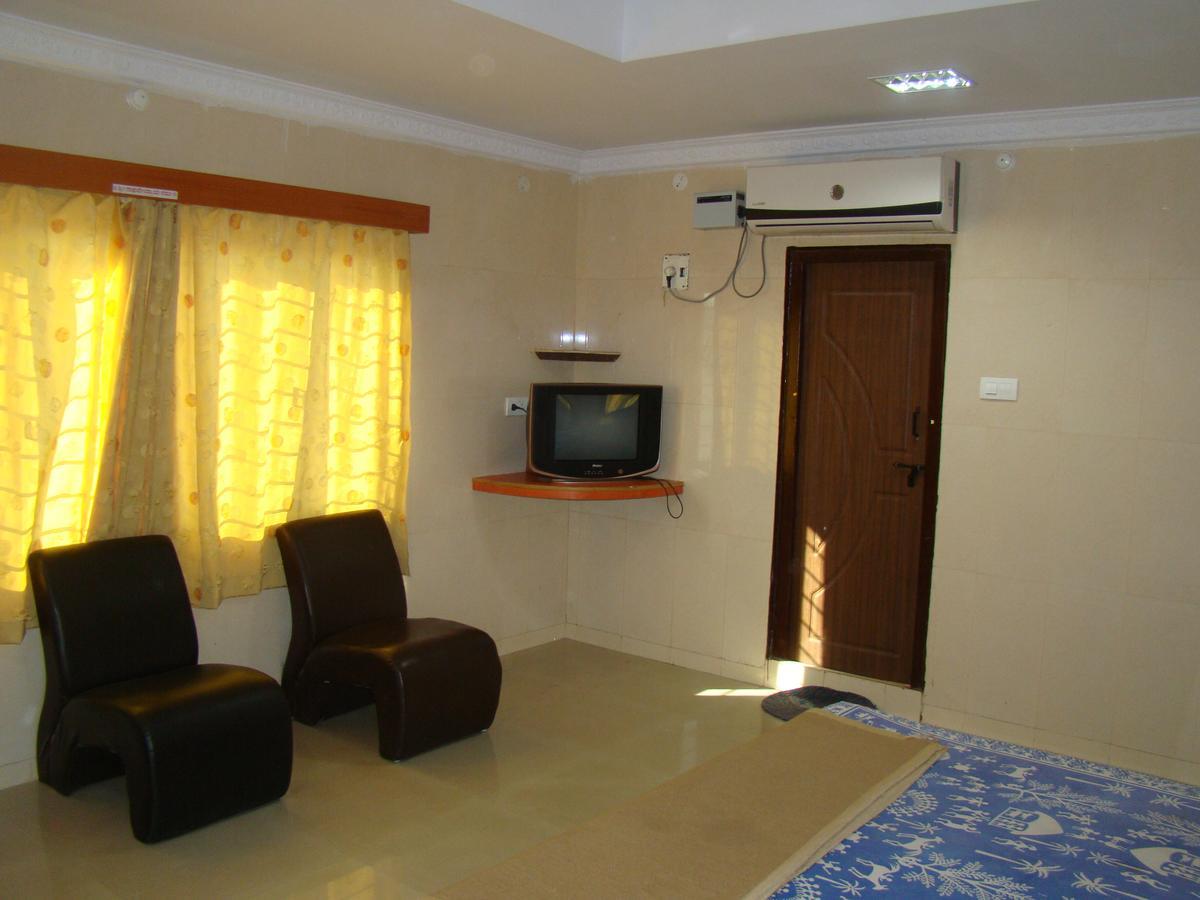Sreeniketanam Lodge Mādhavaram Exterior foto